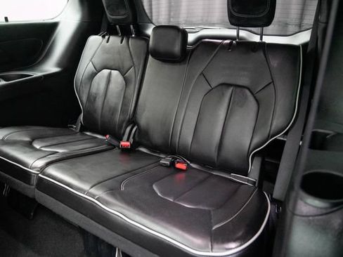 Used 2025 Chrysler Pacifica Limited FWD image 26