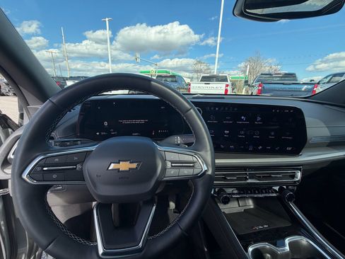 Certified 2025 Chevrolet Traverse LT w/ Sun and Wheel Package image 21