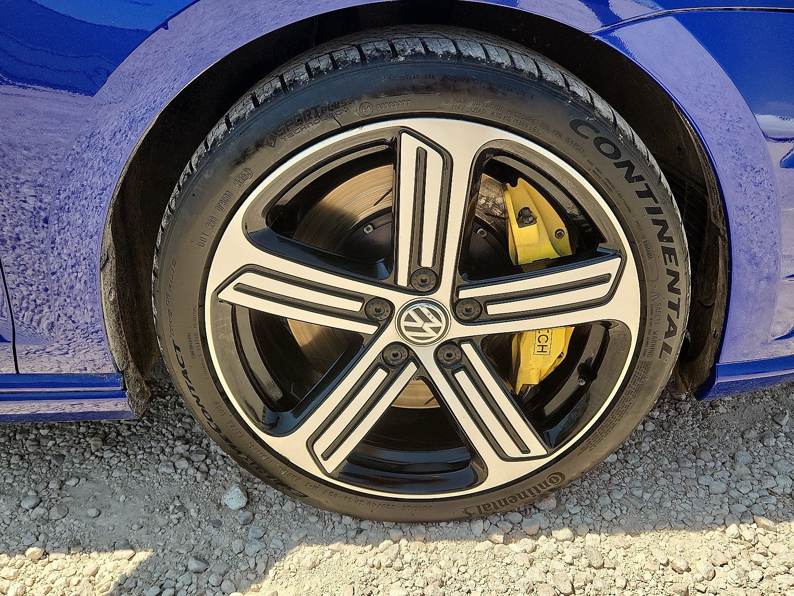 Used 2015 Volkswagen Golf R 4-Door AWD/4WD image 7