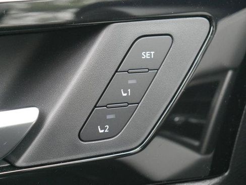 Used 2025 Mitsubishi Outlander AWD image 26