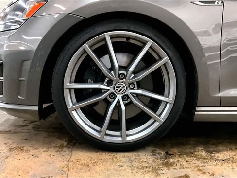 Used 2017 Volkswagen Golf R 4-Door image 11