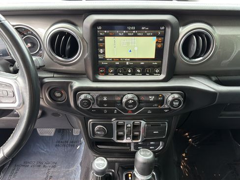 Used 2022 Jeep Wrangler Unlimited Sahara AWD/4WD image 21