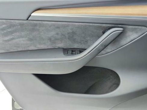 Used 2024 Tesla Model Y Long Range image 33