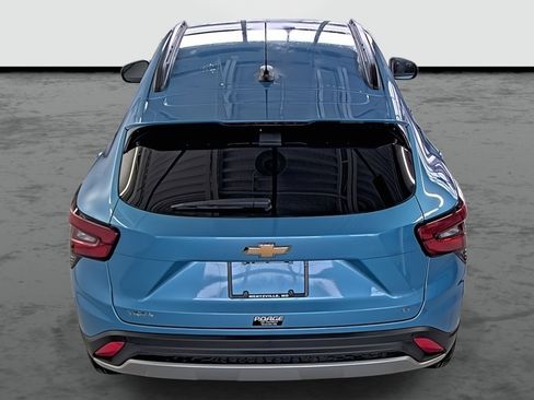 Used 2025 Chevrolet Trax LT w/ Driver Confidence Package image 3