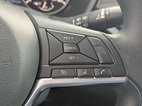 Used 2025 Nissan Altima 2.5 SV FWD image 18