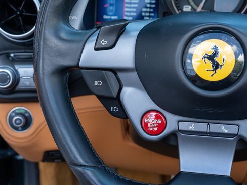 Used 2019 Ferrari Portofino RWD image 36