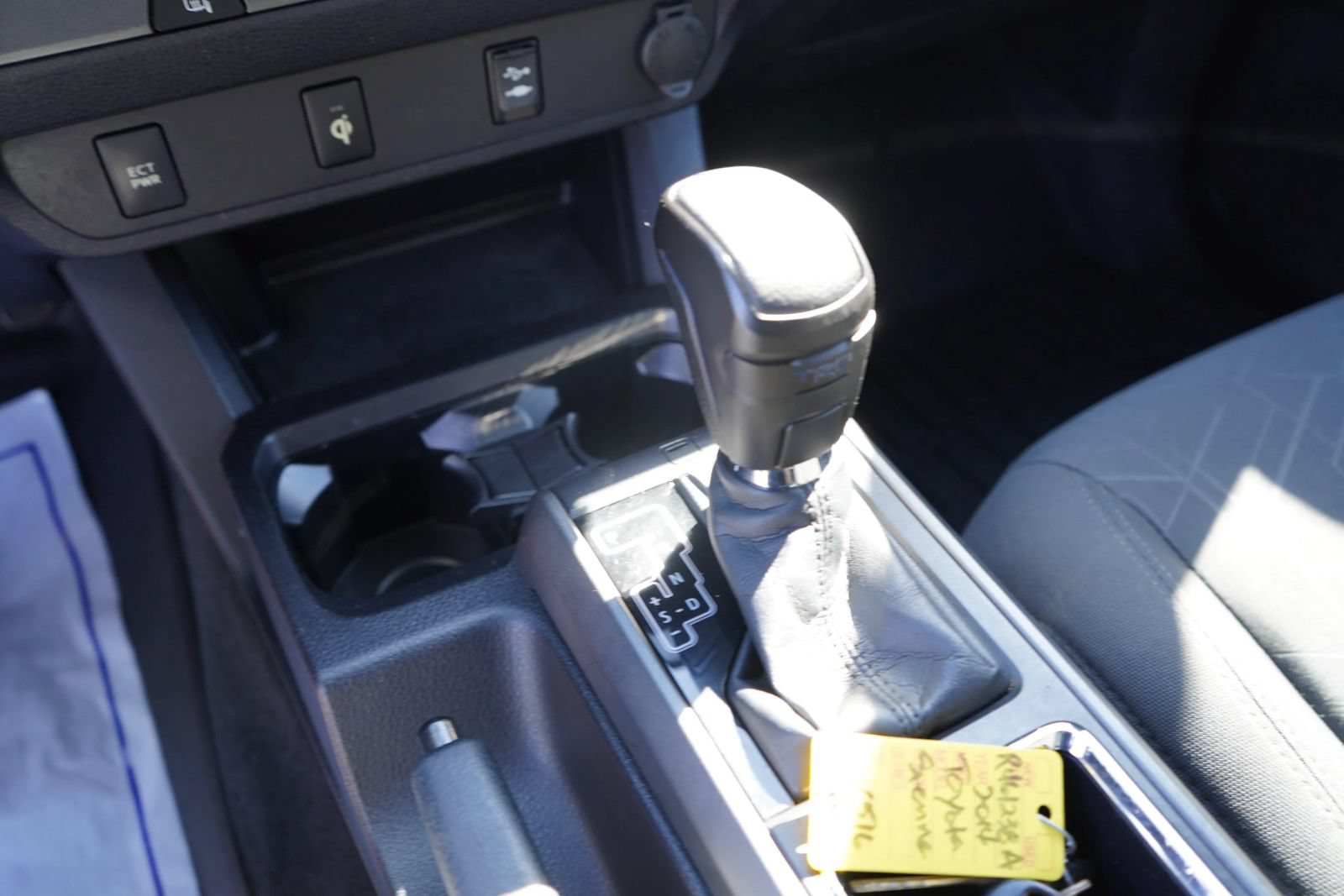 Used 2016 Toyota Tacoma TRD Off-Road RWD image 13