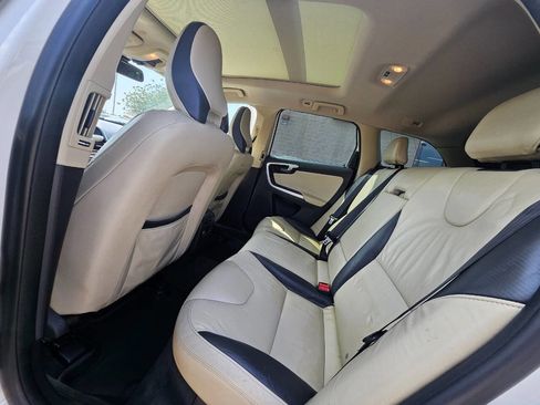 Used 2011 Volvo XC60 3.2 R-Design image 8