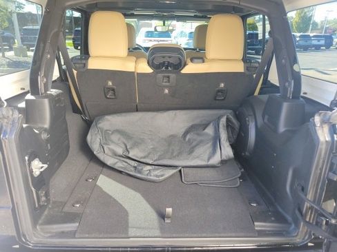 Used 2018 Jeep Wrangler Unlimited Sahara image 20