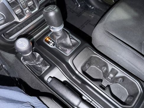 Used 2023 Jeep Gladiator Sport image 20