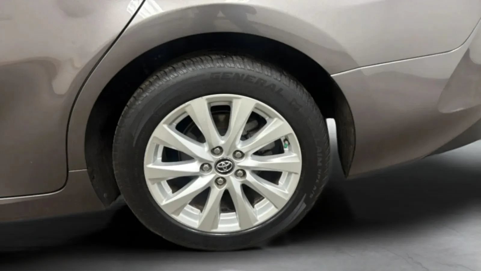 Used 2019 Toyota Camry LE FWD image 27