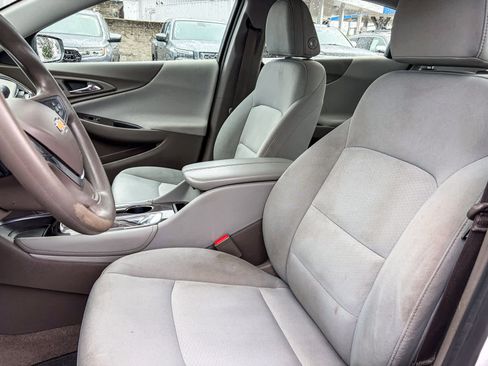 Used 2018 Chevrolet Malibu LT FWD image 15