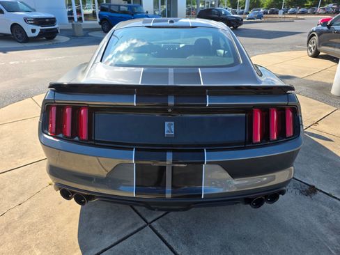 Used 2018 Ford Mustang Shelby GT350 w/ Convenience Package RWD image 4