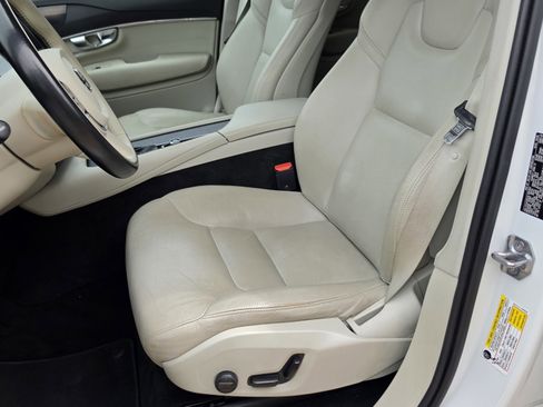 Used 2020 Volvo XC90 T6 Momentum AWD/4WD image 25