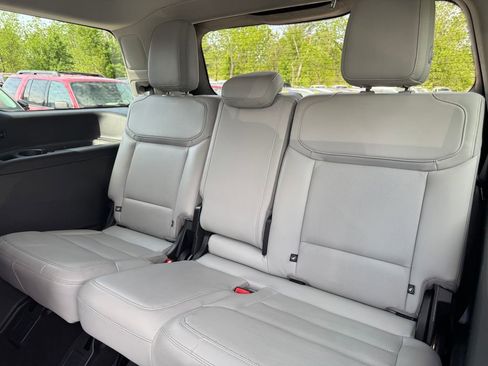 Used 2025 Ford Expedition Platinum w/ Driver's Package AWD/4WD image 41