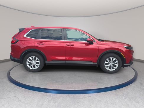 Used 2025 Honda CR-V LX image 4