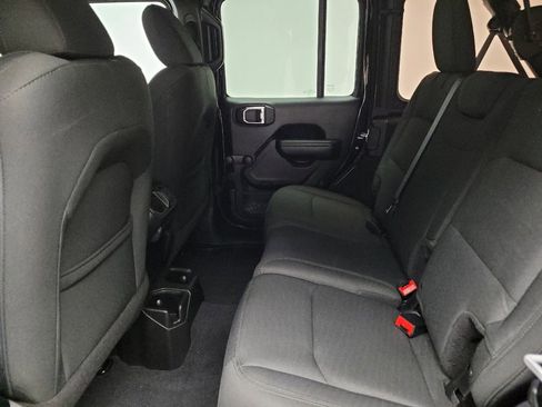 Used 2018 Jeep Wrangler Unlimited Sport image 18