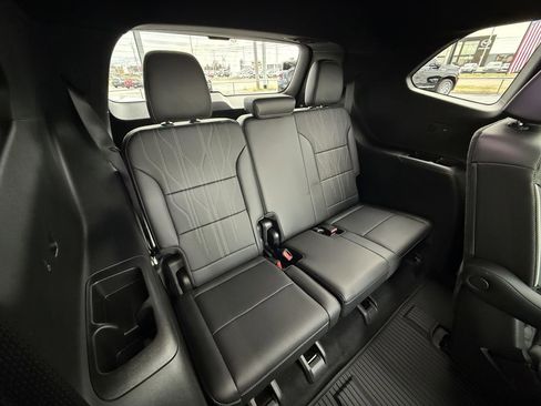 Used 2025 Buick Enclave Avenir w/ Super Cruise Package image 39