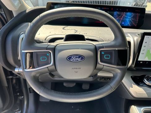 Used 2025 Ford Expedition Active AWD/4WD image 20