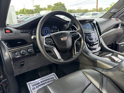 Used 2018 Cadillac Escalade Platinum AWD/4WD image 28