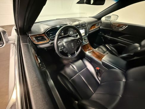 Used 2019 Lincoln Continental Premiere image 2