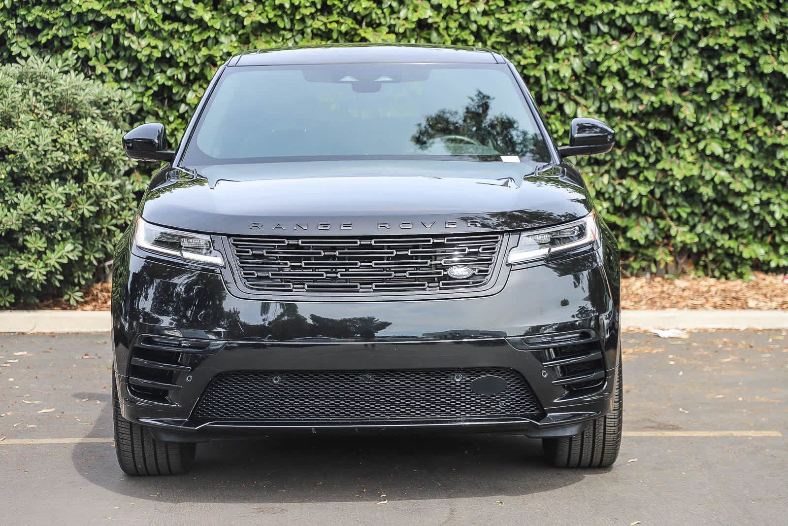 Used 2024 Land Rover Range Rover Velar Dynamic SE AWD/4WD image 2