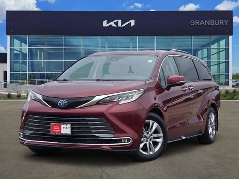 Used 2022 Toyota Sienna Limited FWD image 1
