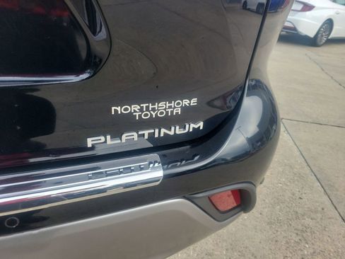 Used 2023 Toyota Highlander Platinum image 5