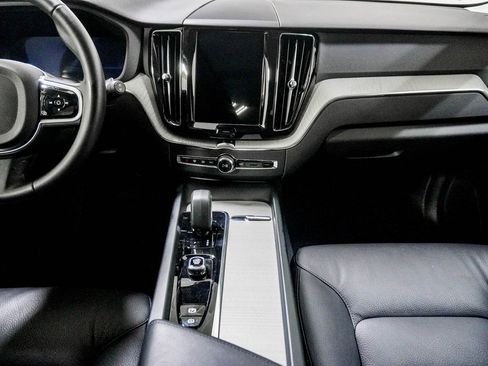 Used 2025 Volvo XC60 B5 Plus image 22