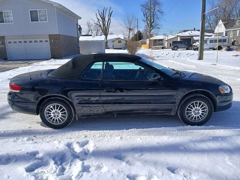 Used 2005 Chrysler Sebring Touring w/ Electronics Convenience Group image 5