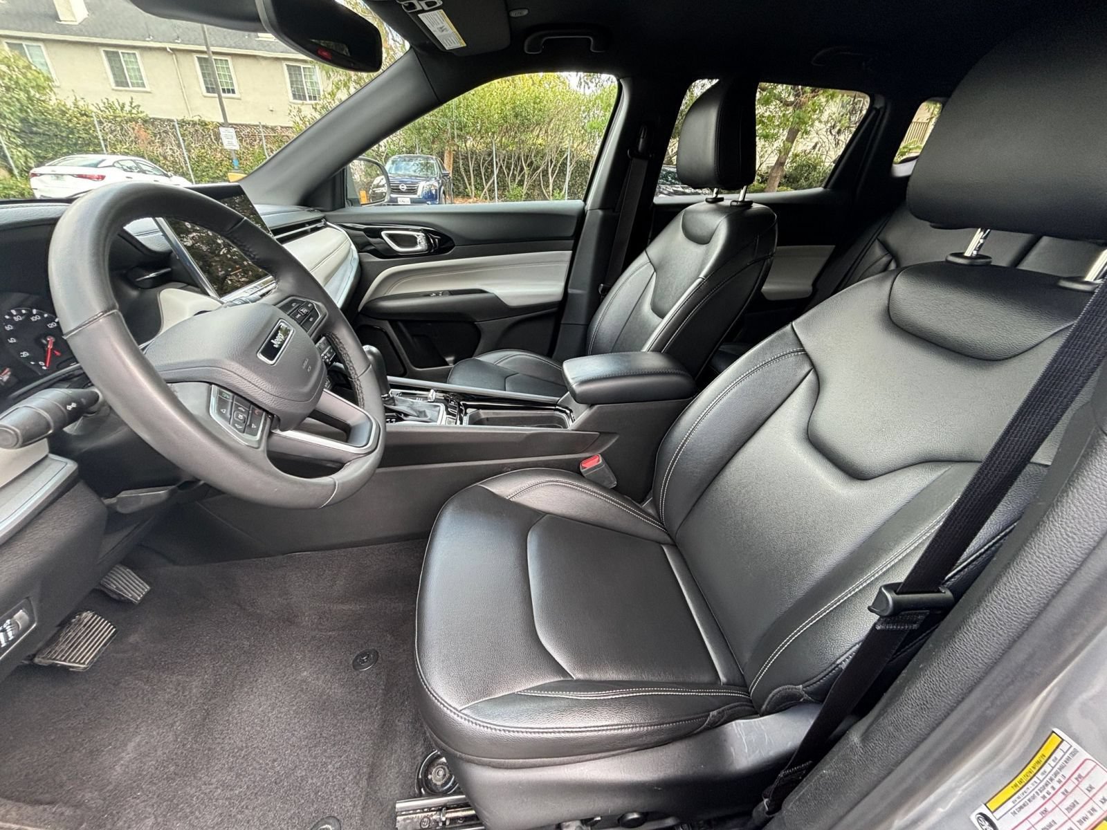 Used 2025 Jeep Compass Limited AWD/4WD image 25