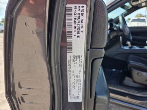 Used 2021 Jeep Grand Cherokee Laredo X image 20