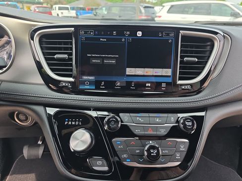 New 2027 Chrysler Pacifica Select AWD/4WD image 22