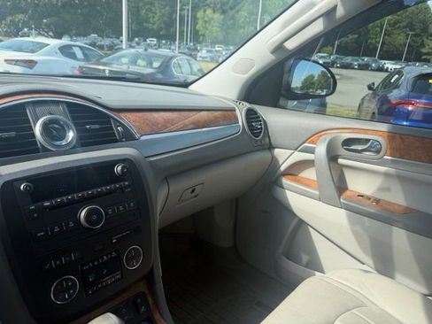 Used 2011 Buick Enclave CXL FWD image 6