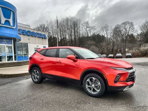 Used 2025 Chevrolet Blazer LT image 11