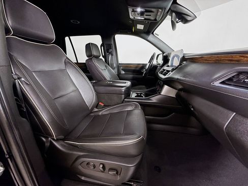 Used 2022 Chevrolet Tahoe Premier AWD/4WD image 32