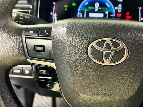 Used 2025 Toyota Camry LE FWD image 16