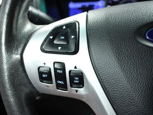 Used 2015 Ford Explorer XLT w/ Equipment Group 202B image 21