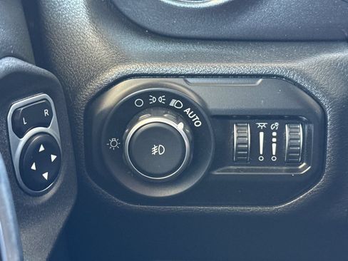 Used 2020 Jeep Wrangler Unlimited Sport AWD/4WD image 39