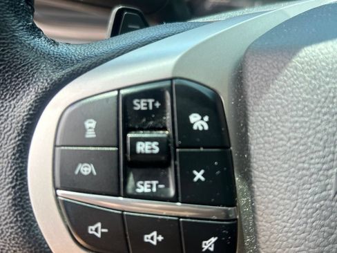 Used 2021 Ford Explorer Limited w/ Equipment Group 301A AWD/4WD image 21