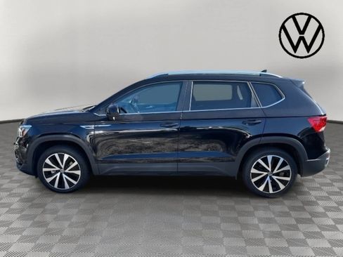 Used 2022 Volkswagen Taos SE w/ Panoramic Sunroof Package image 6