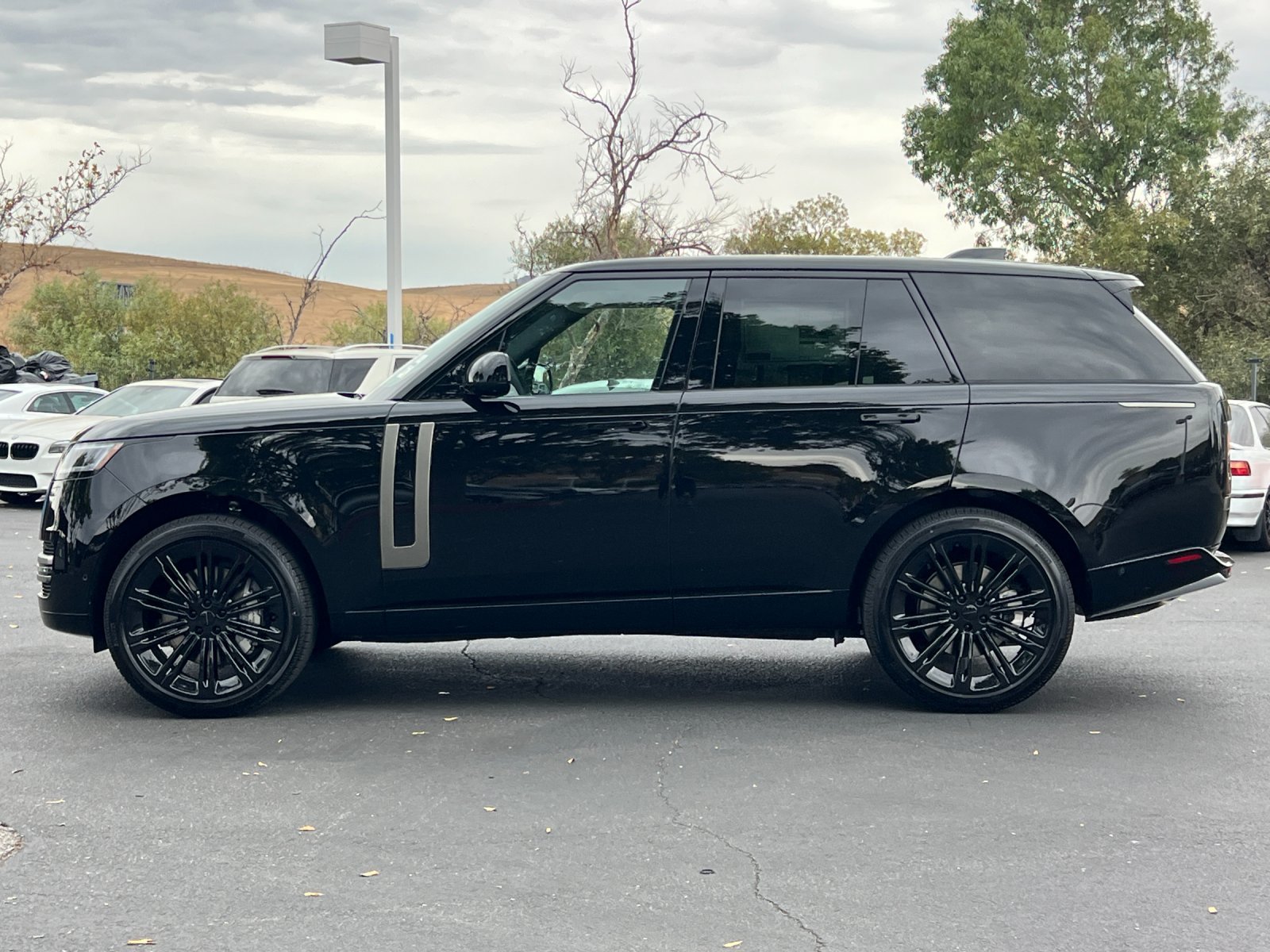 New 2026 Land Rover Range Rover SE AWD/4WD image 3