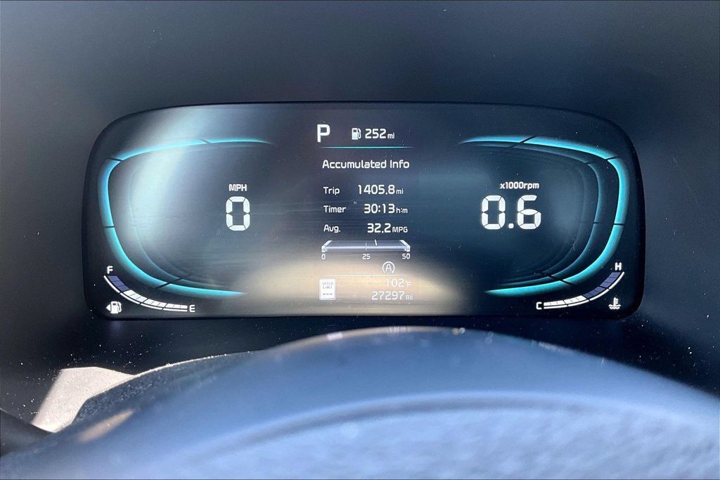 Used 2025 Kia Soul LX w/ LX Technology Package FWD image 13