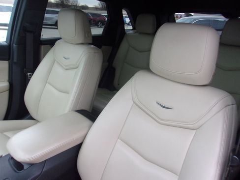 Used 2018 Cadillac XT5 AWD image 9