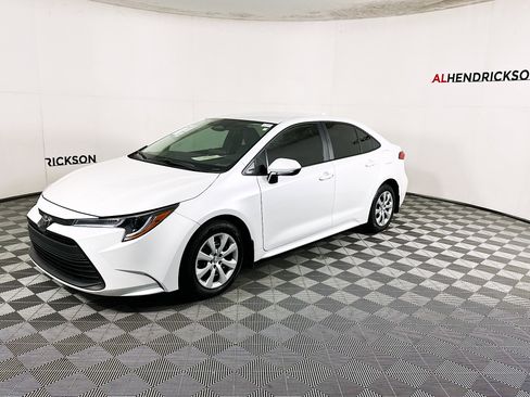 Used 2025 Toyota Corolla LE image 7