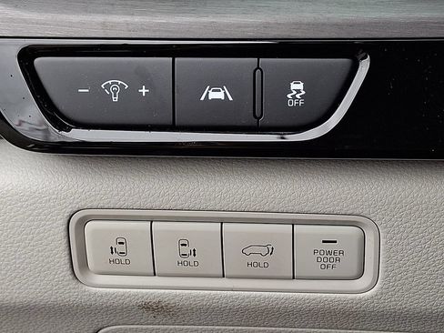 Certified 2024 Kia Carnival EX FWD image 25