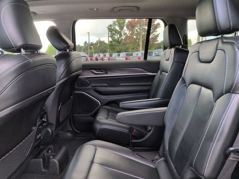 Used 2022 Jeep Grand Cherokee L Limited AWD/4WD image 16
