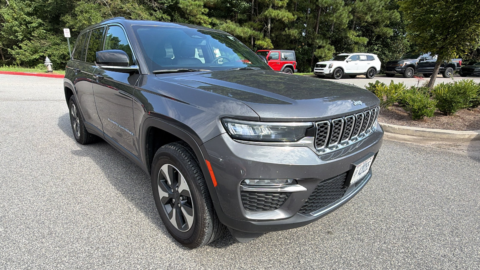 Used 2024 Jeep Grand Cherokee Limited 4xe AWD/4WD image 5