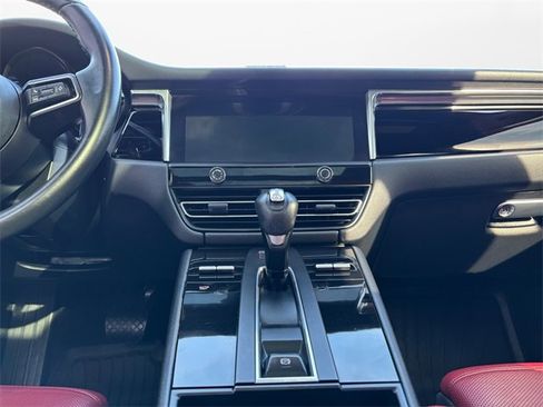 Used 2022 Porsche Macan image 11