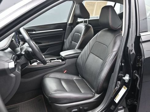 Used 2024 Nissan Altima 2.5 SR w/ SR Premium Package FWD image 6